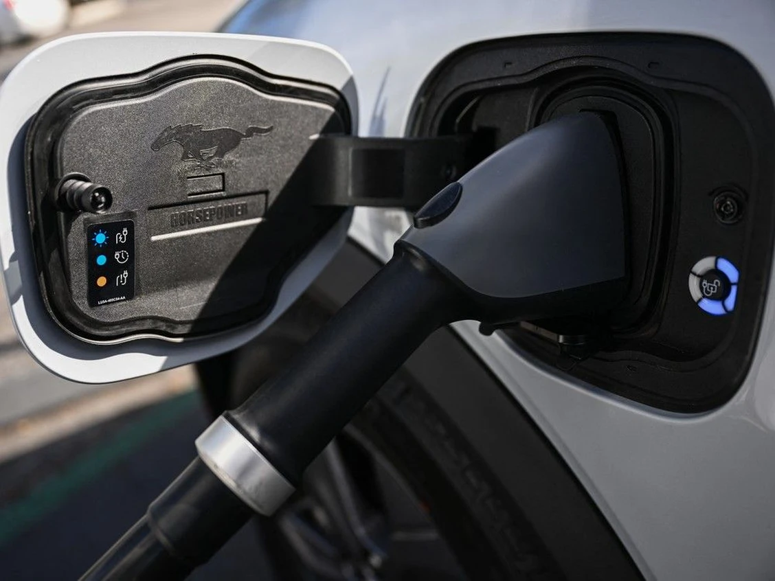 Ottawa to reimburse auto dealers on hook for $11 million in unpaid EV rebates