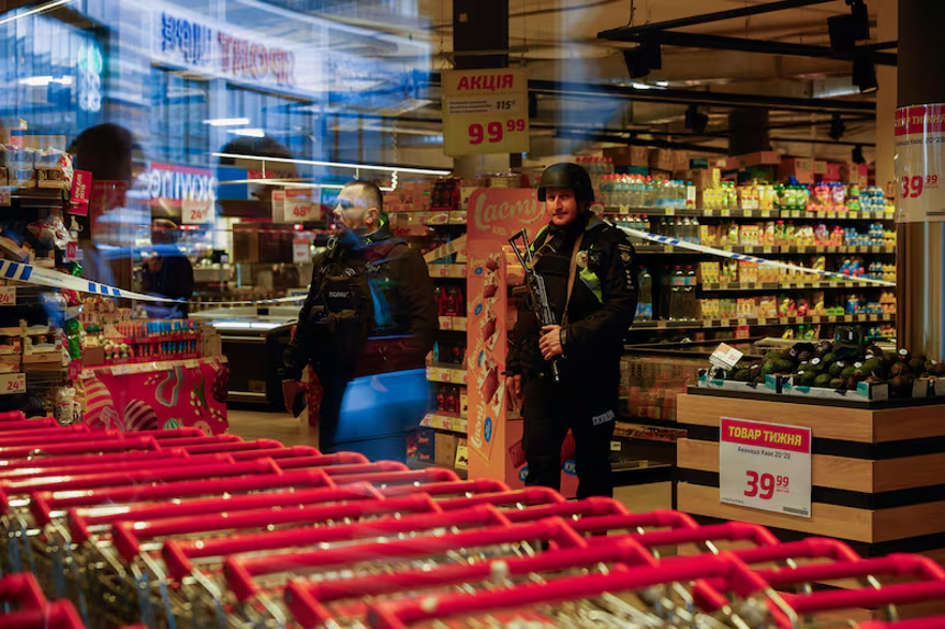 6 Dead in Ukraine Rampage; Gunman Shot Dead in Supermarket Siege