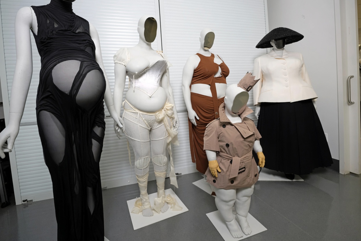 Met Introduces Diverse-Body Mannequins to Permanent Collection 2 Met Introduces Diverse-Body Mannequins to Permanent Collection