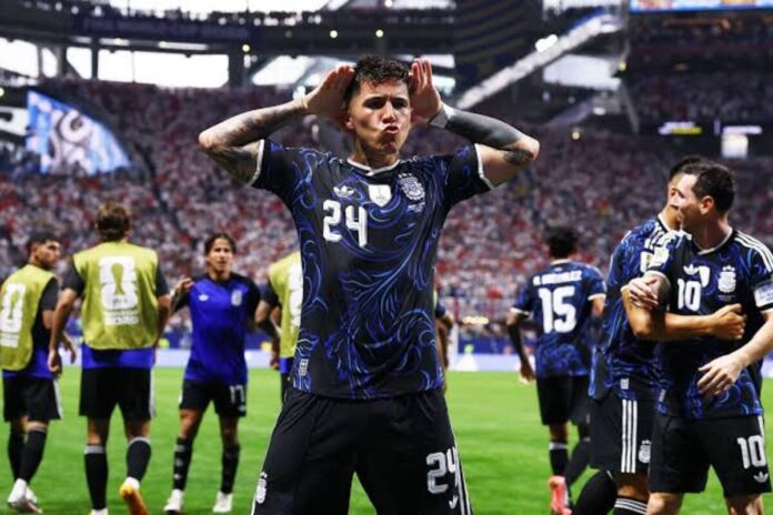 Argentina team celebrating their goal against England