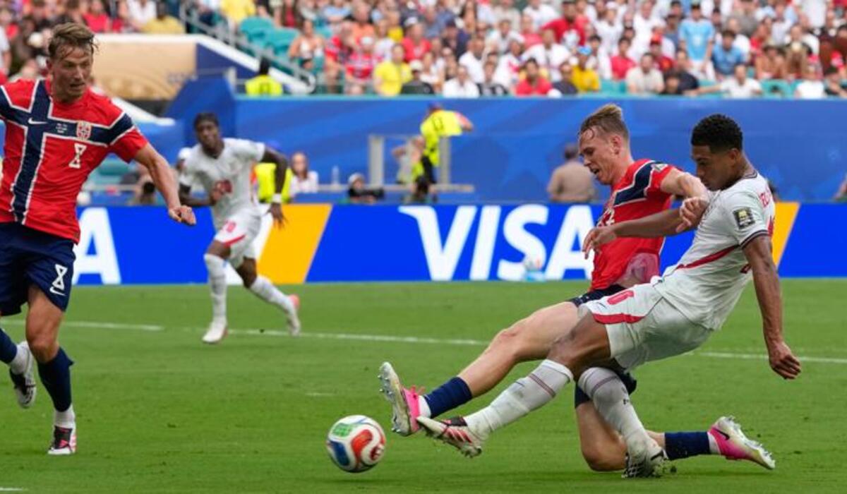 Bellingham scoring against Norway in the World Cup Quarterfinal game