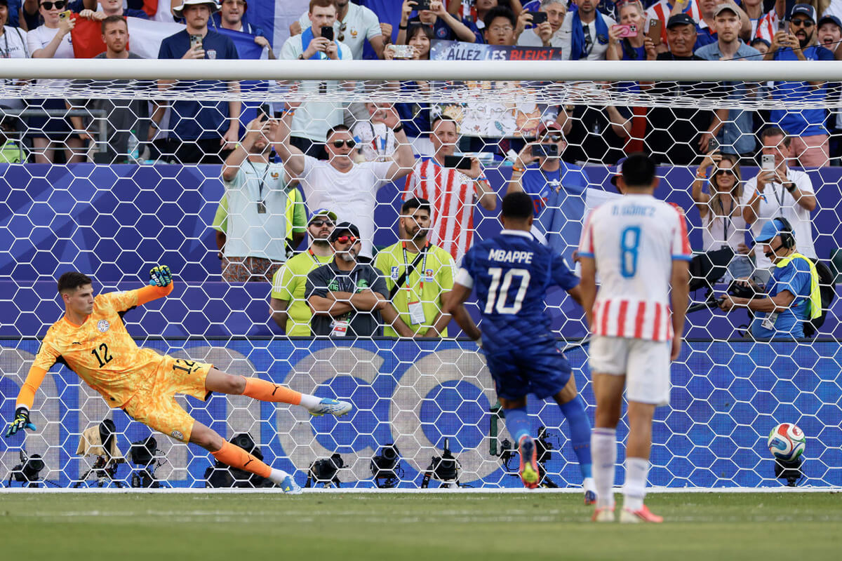 France Advances to the World Cup Quarterfinals with a 1-0 Win Against Paraguay 1 Mbappe's penalty goal vs Paraguay during World Cup Round of 16 match