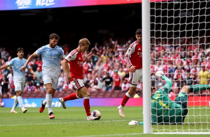 Arsenal Thrash Manchester City 3-0 to Win the FA Community Shield 1 Arsenal in action against Manchester City in the FA Community Shield match